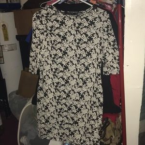 Dress. Snap size medium